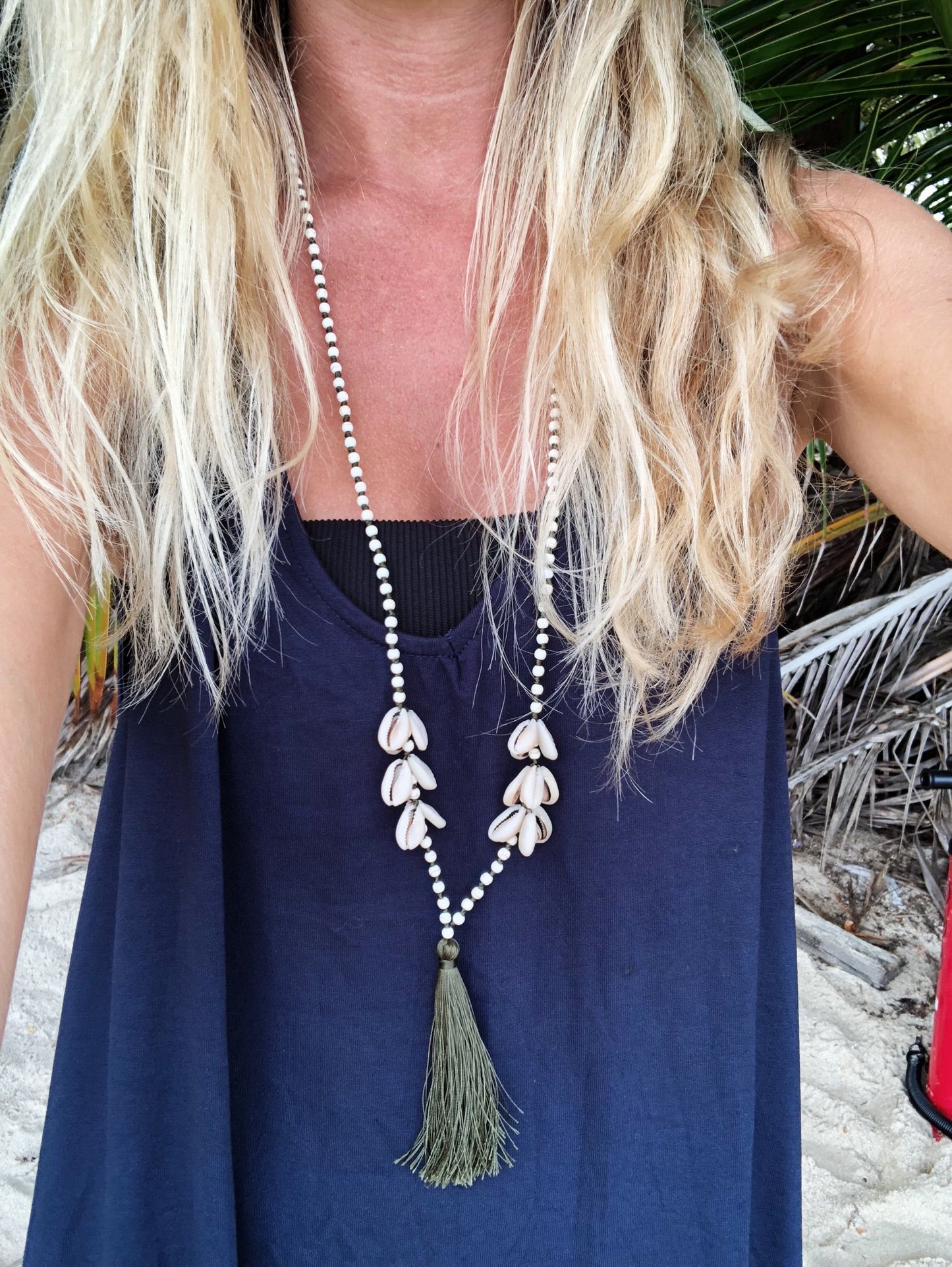 Collier long coquillages kaki